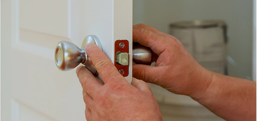 AAA Locksmiths For lock Replacement in Round Lake Beach, Illinois